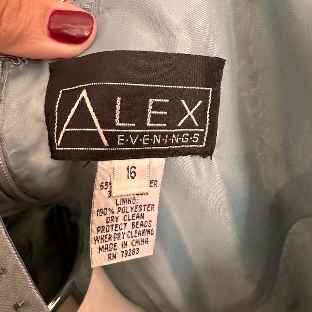 Alex Evenings Formal Dress - Picture 3 of 4